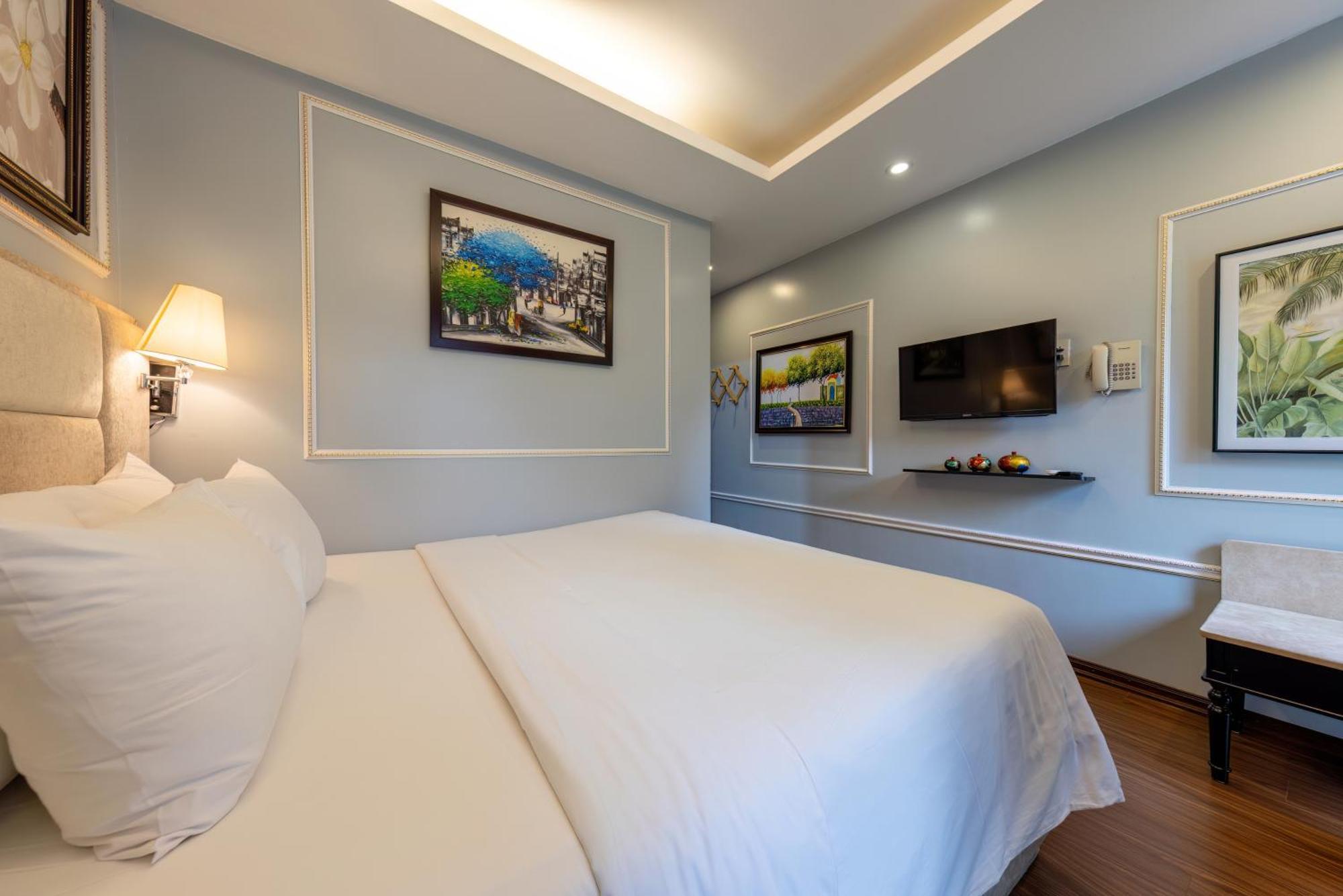 Golden Hotel