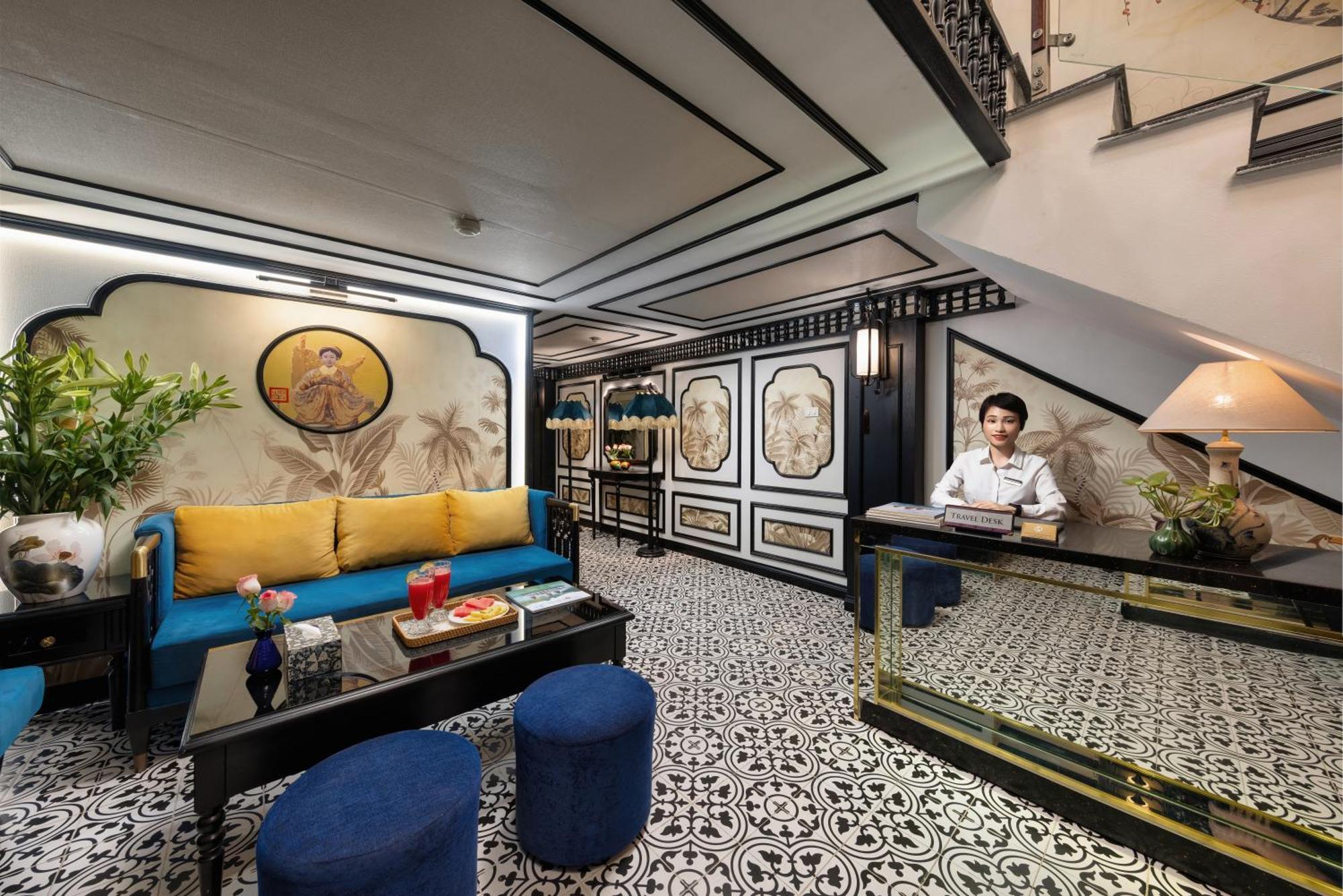 Golden Hotel